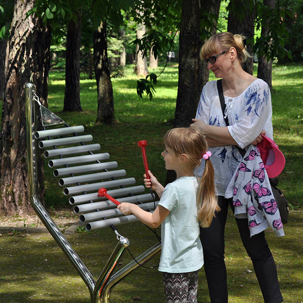 Harmony (600x600 Young Girl & Mother)